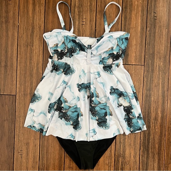 Other - Two Piece Swimsuit Tankini Size 1X 1XL Marble Print White Green Gold